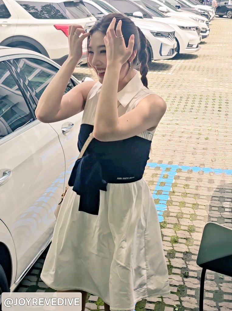 JOYREVEDIVE's tweet image. 250702 💚JOY💚
#RedVelvet  #레드벨벳  #조이 #JOY #동물농장