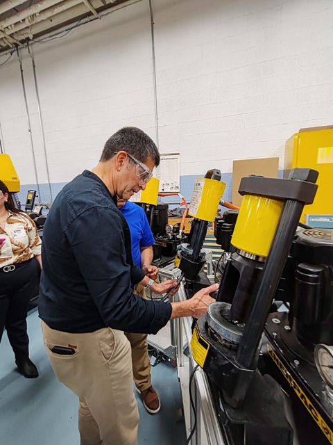 estoesnoticioso's tweet image. Un grupo de clientes de la industria azucarera y asesores de ventas de #Llamasa viajaron a #Cleveland, #Ohio, para vivir una experiencia exclusiva en el corazón de la innovación de #ParkerHannifin: la “Parker Experience”.

estoesnoticioso1.wixsite.com/esto-es-notici…