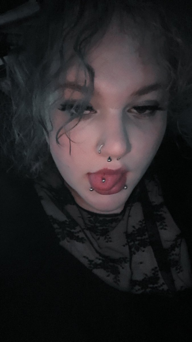 darlings_mutt's tweet photo. ⛧°. ⋆༺♱༻⋆. °⛧
ʚɞ 21
ʚɞ Book girly 📚✨
ʚɞ Mentally ill baddie🎀
ʚɞ Tall goth mommy🔪 
⁺‧₊˚ ཐི⋆♱⋆ཋྀ ˚₊‧⁺ https://t.co/YMRaLIgM7M