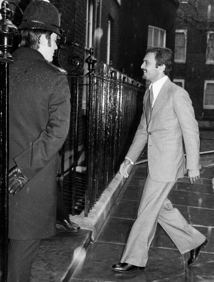 999saudsalman's tweet image. Prince Saud Al-Faisal, the longest-serving foreign minister in history, entering 10 Dowing Street in 1977 🇸🇦