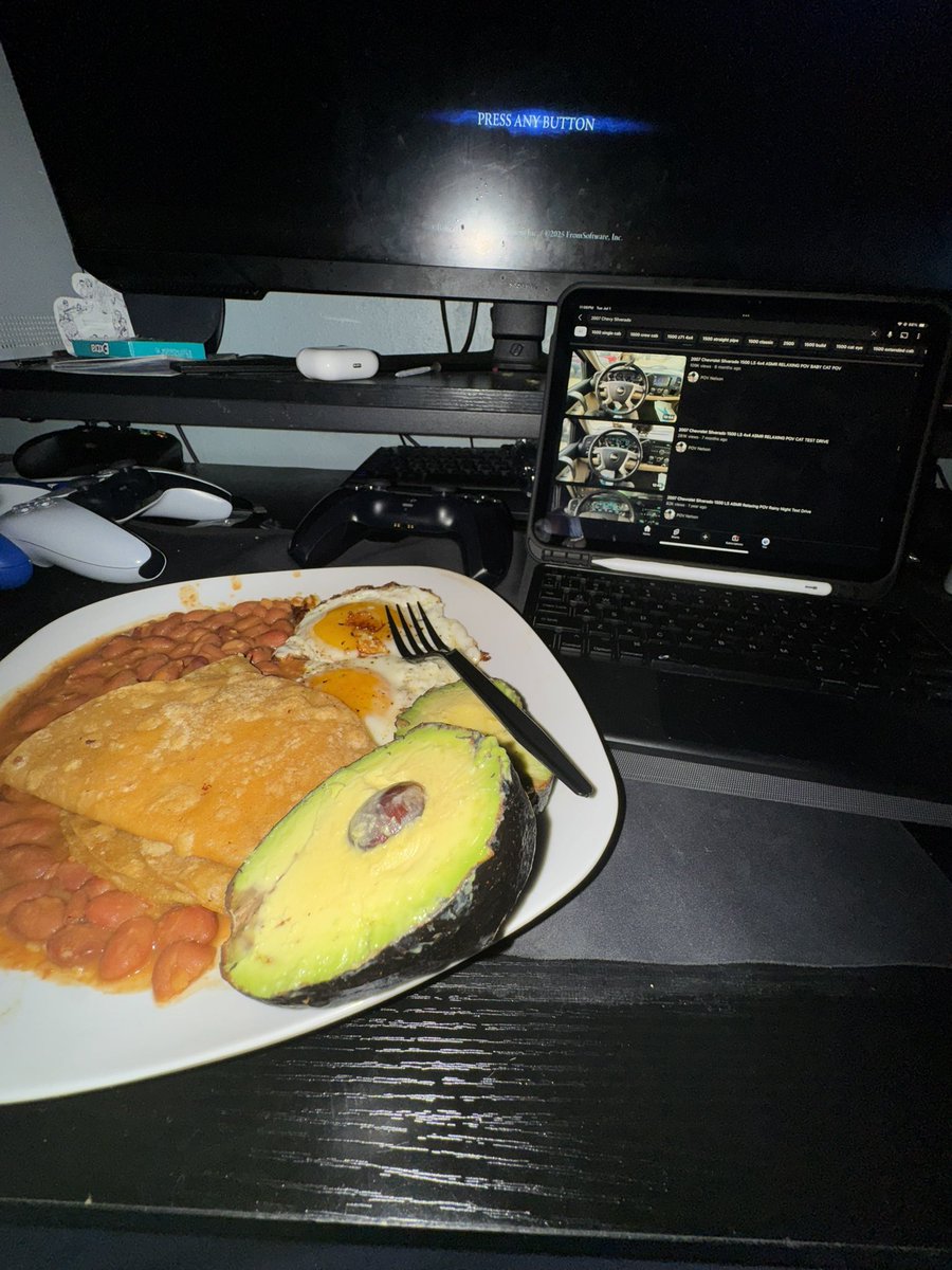 alex͓̽andro tweet media