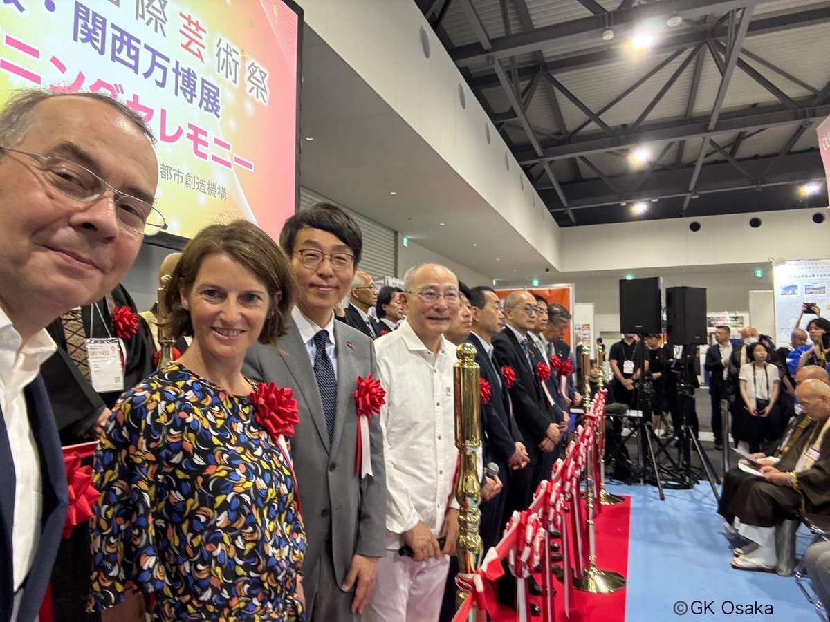GermanyinWestjp's tweet image. ザクシンガー総領事は本日、万博会場で開かれた日本国際芸術祭 大阪・関西万博展オープニングセレモニーに招かれ、テープカットを行いました。お茶とお茶菓子が振る舞わられ、味はもちろんのとこ、芸術作品だとその美しさにも感銘を受けていました。 #EXPO2025