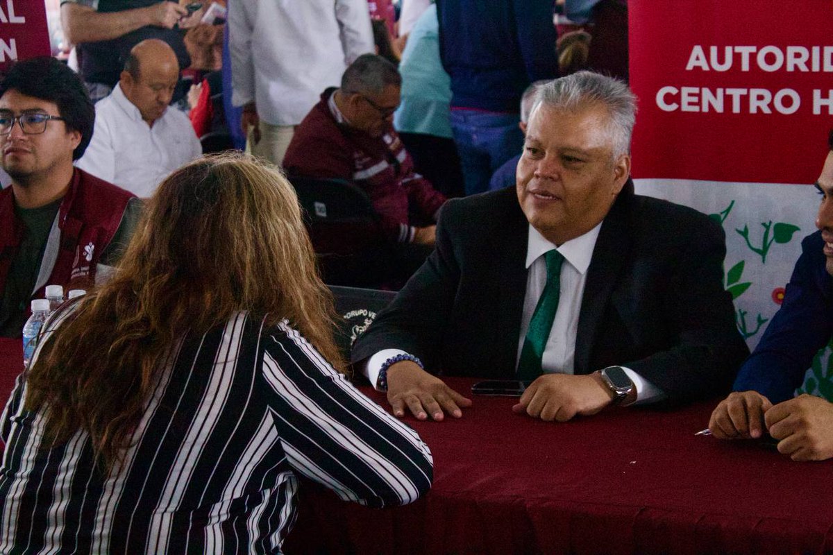 Autoridad del Centro Histórico (@ach_cdmx) on Twitter photo Nuestro coordinador <a href="/carlos_c_godoy/">Carlos Cervantes Godoy</a> atendió a la ciudadanía que asistió a externar solicitudes para el Centro Histórico. Nuestro coordinador <a href="/carlos_c_godoy/">Carlos Cervantes Godoy</a> atendió a la ciudadanía que asistió a externar solicitudes para el Centro Histórico.