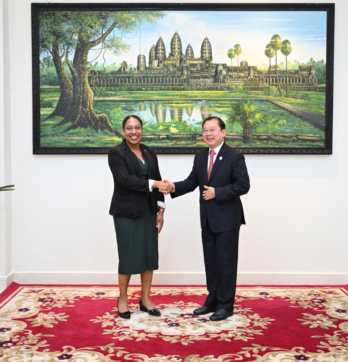 Yesterday's meeting with Cambodia’s Health Minister H.E. Prof. Chheang Ra underscored more than 30 years of successful U.S.-Cambodia partnership to improve health outcomes for all Cambodians.
#USAIDCambodia #CDCGlobal #NHICambodia