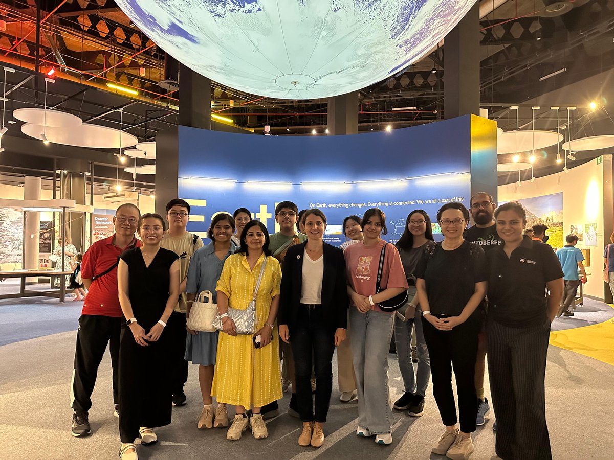 Last week was filled with interactions with the public! As part of celebrating Singapore’s 60 years and in support of #GoGreenSG, #EOSsg held three public tours in the Geology Gallery at <a href="/Sentosa_Island/">Sentosa</a>, the EOS facilities, and <a href="/ScienceCentreSG/">Science Centre SG</a>. 
 
It was a great chance to