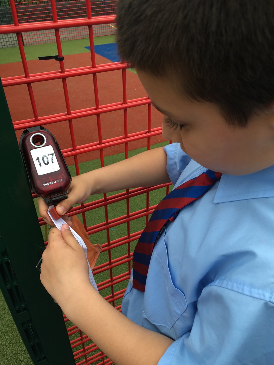 stjosephshx3's tweet image. Year 3 had great fun putting their orienteering and teamwork skills to the test yesterday during their PE lesson.