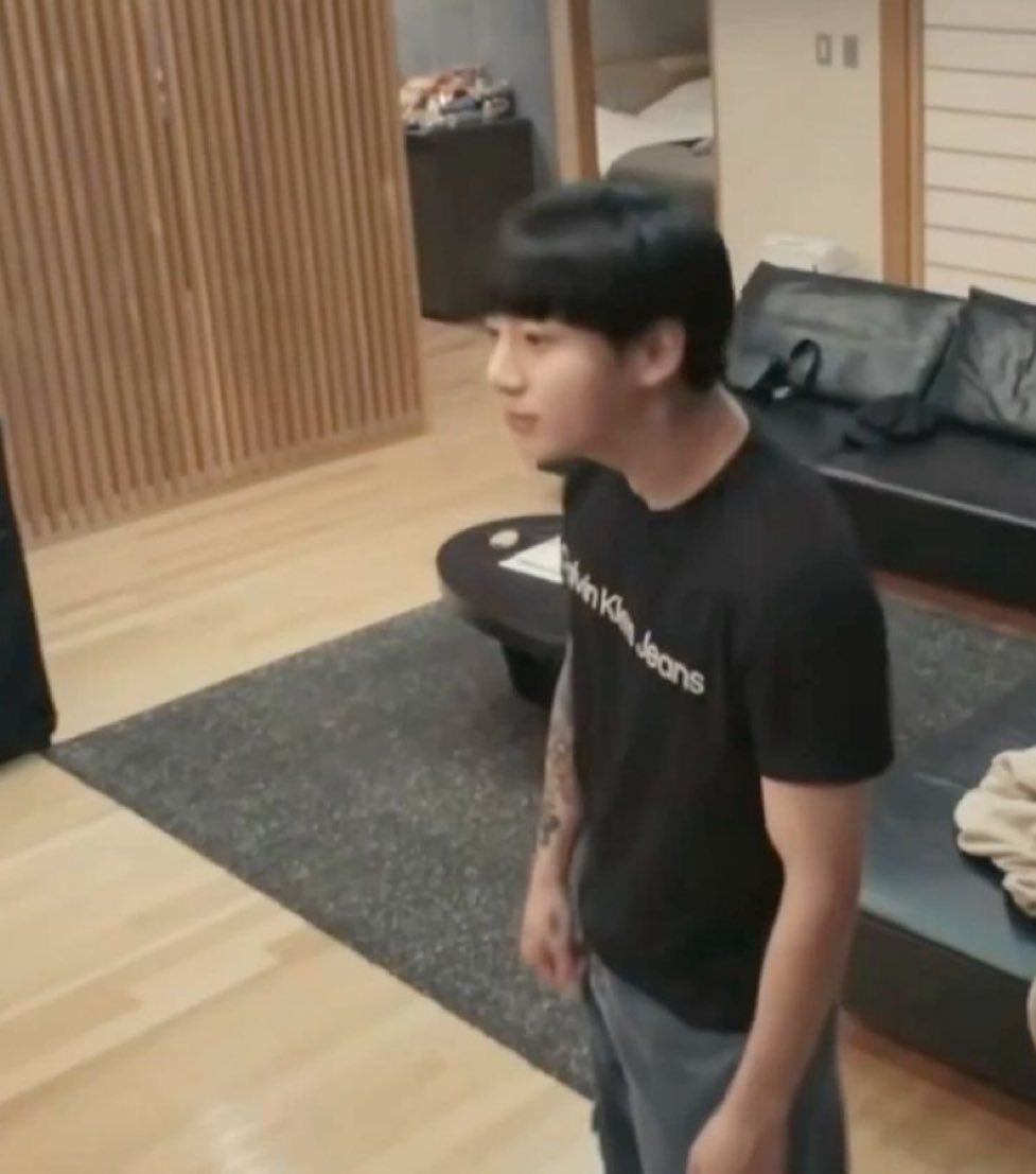 : แล้วเธอจะกลับกี่โมง

: กลับกี่โมงแล้วจะทัมมัย??