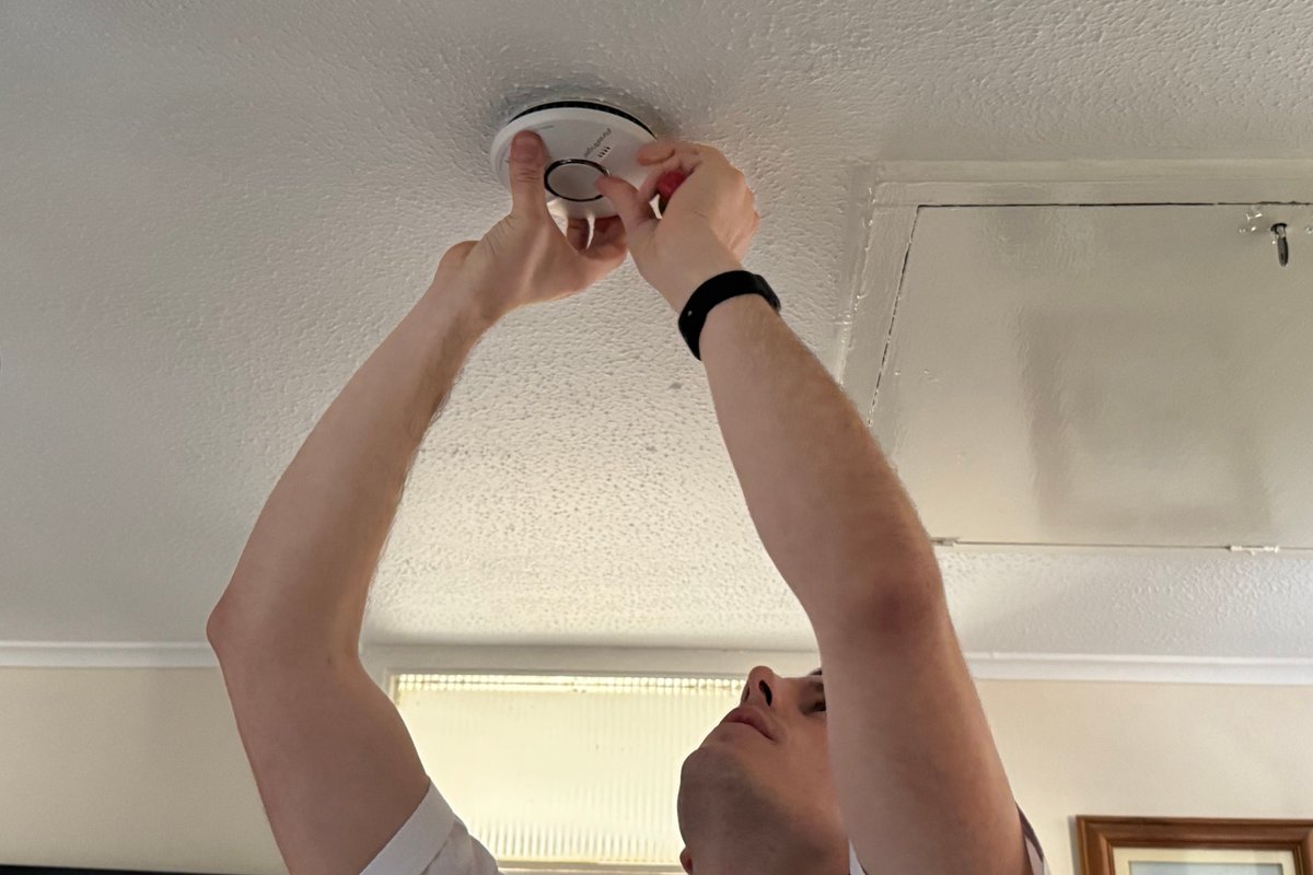 cambsfrs's tweet image. A key part of the role of a firefighter is carrying out home fire safety visits to members of their communities. When these are carried out, firefighters can give residents life-saving advice and fit smoke alarms in the property.