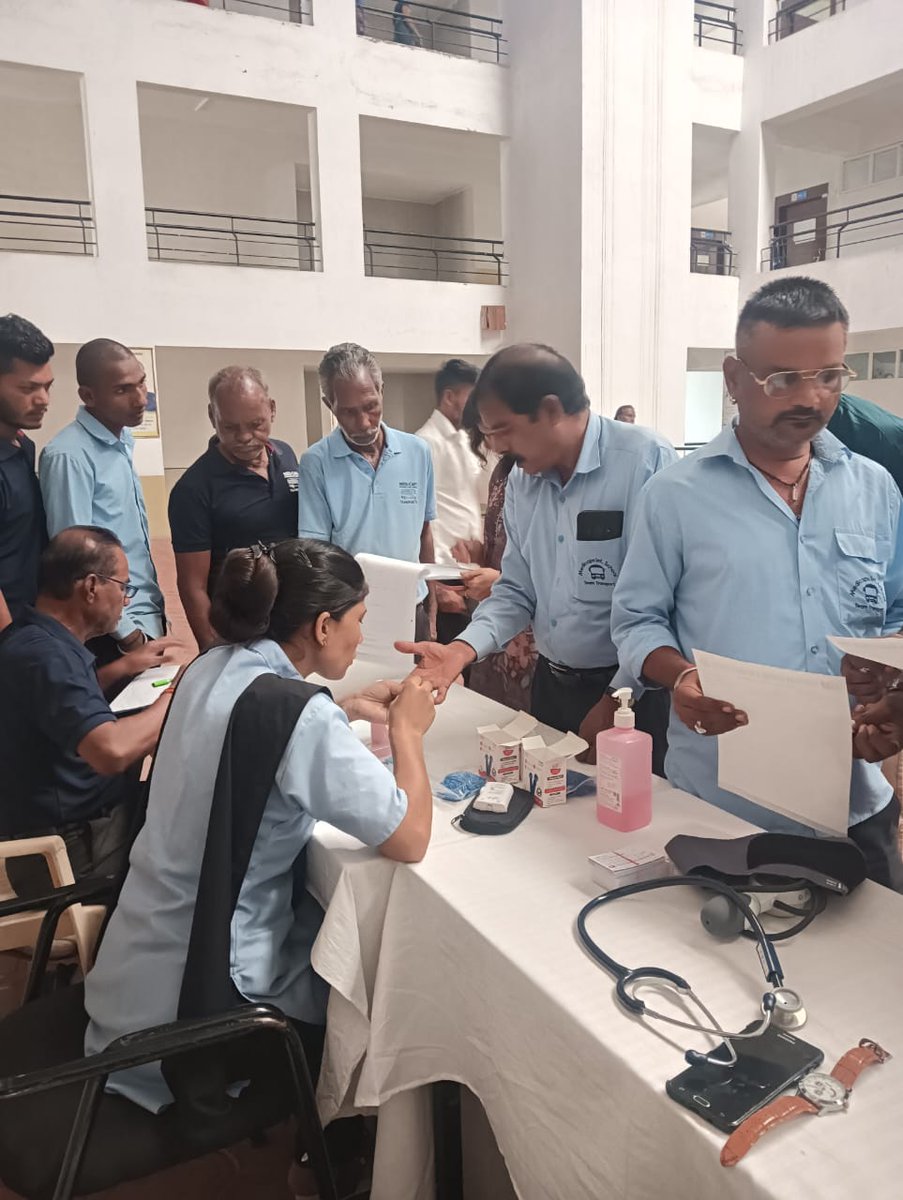 CHRC_Indore's tweet photo. Thank you, Medi-Caps International School, for prioritizing the team’s well-being.
Over 160 staff members were examined by Dr. Abhishek Agrawal (Sr. Physician).

#ChoithramHospital #CHRC #HealthCamp #EmployeeWellbeing #DrAbhishekAgrawal #PreventiveCare #SchoolHealthCamp https://t.co/nCQ3U7mVGe
