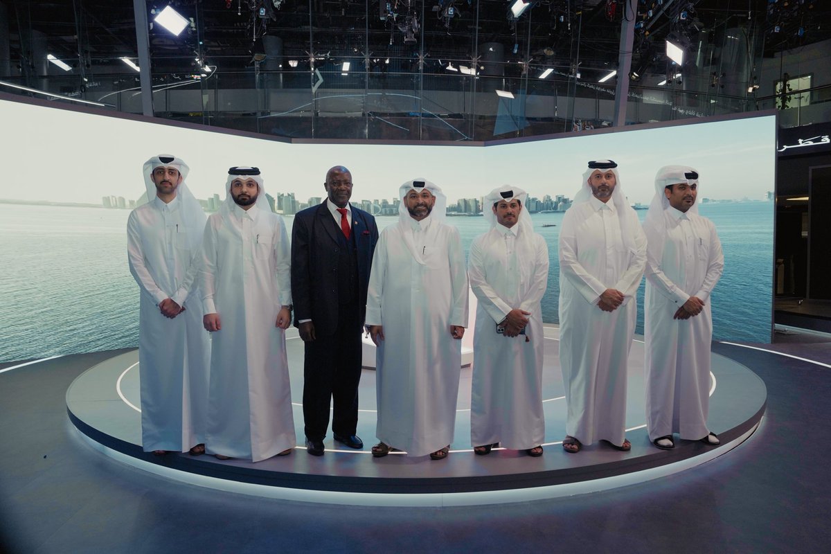 qmc_qa's tweet image. استقبل السيد علي صالح السادة مدير تلفزيون قطر سعادة السيد محمد بي أو اس كينيث سفير جمهورية ليبيريا لدى الدولة، في مقر التلفزيون حيث جرى خلال اللقاء بحث سُبل تعزيز التعاون الإعلامي بين الجانبين، كما قام السفير بجولة في إدارات واستوديوهات التلفزيون والاطلاع على آلية العمل.