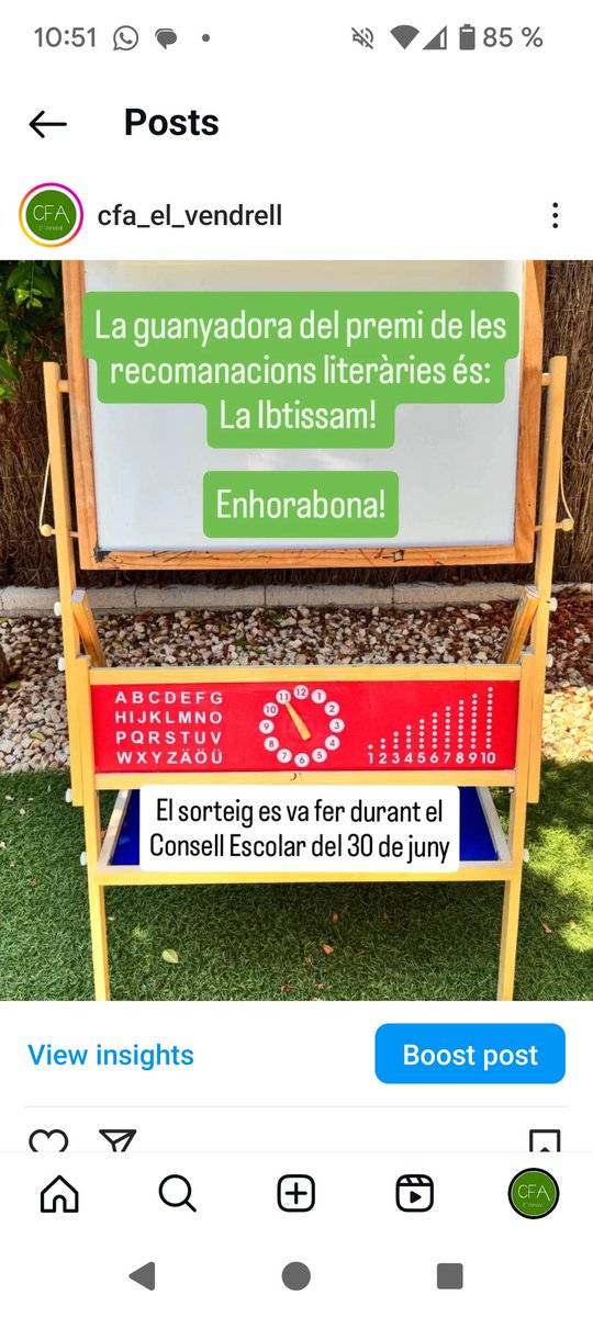 Enhorabona a la Ibtissam! L'alumna guanyadora del premi de les recomanacions literàries! Després del sorteig se li va comunicar i el va venir a recollir la mar de contenta. #fadults @cfa_el_vendrell
