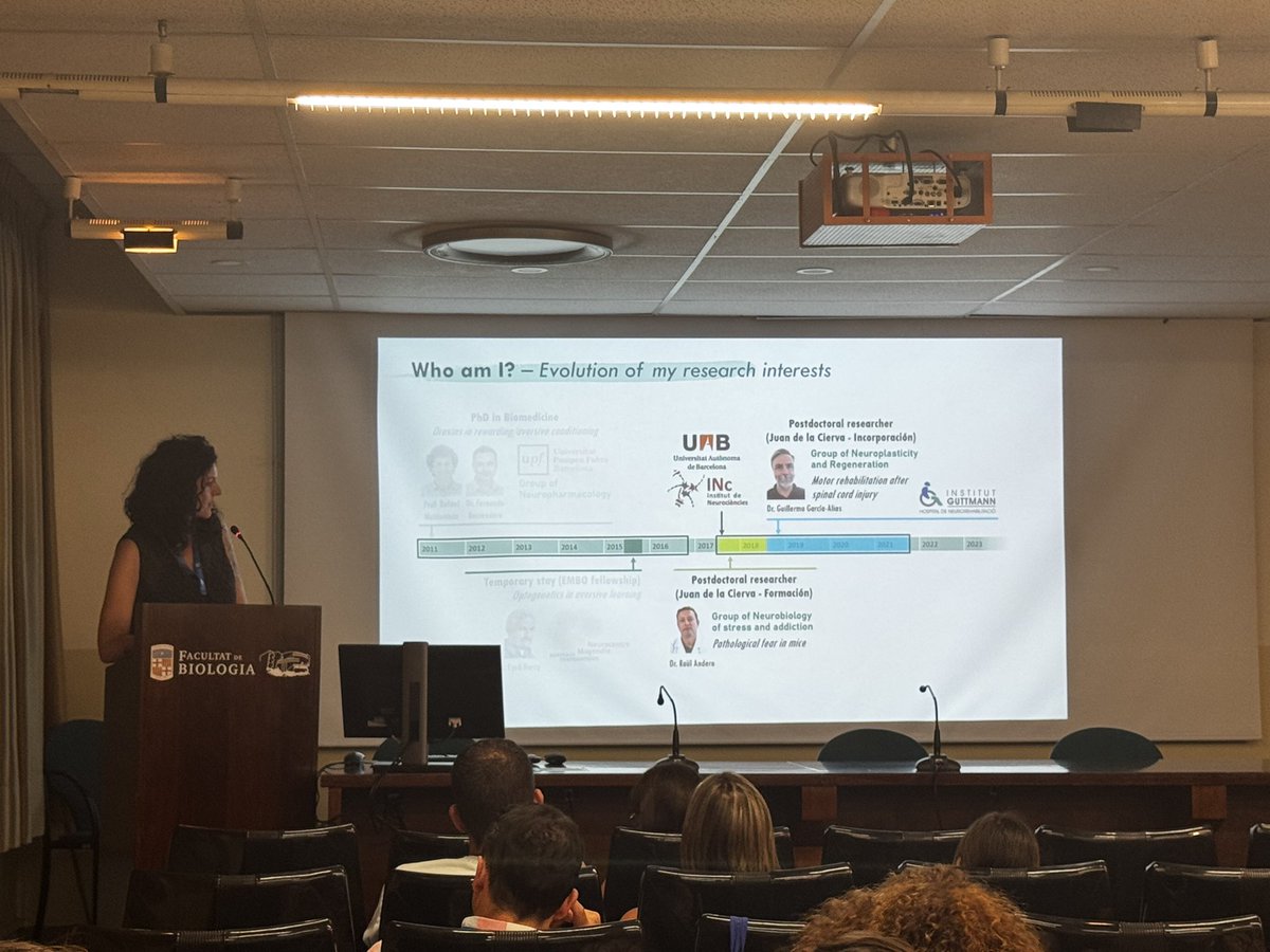 UBneuroscience's tweet image. 🌟 Africa Flores closes the session with an exciting talk about the role of orexins in health and disease, shedding light on this key neuropeptide system.