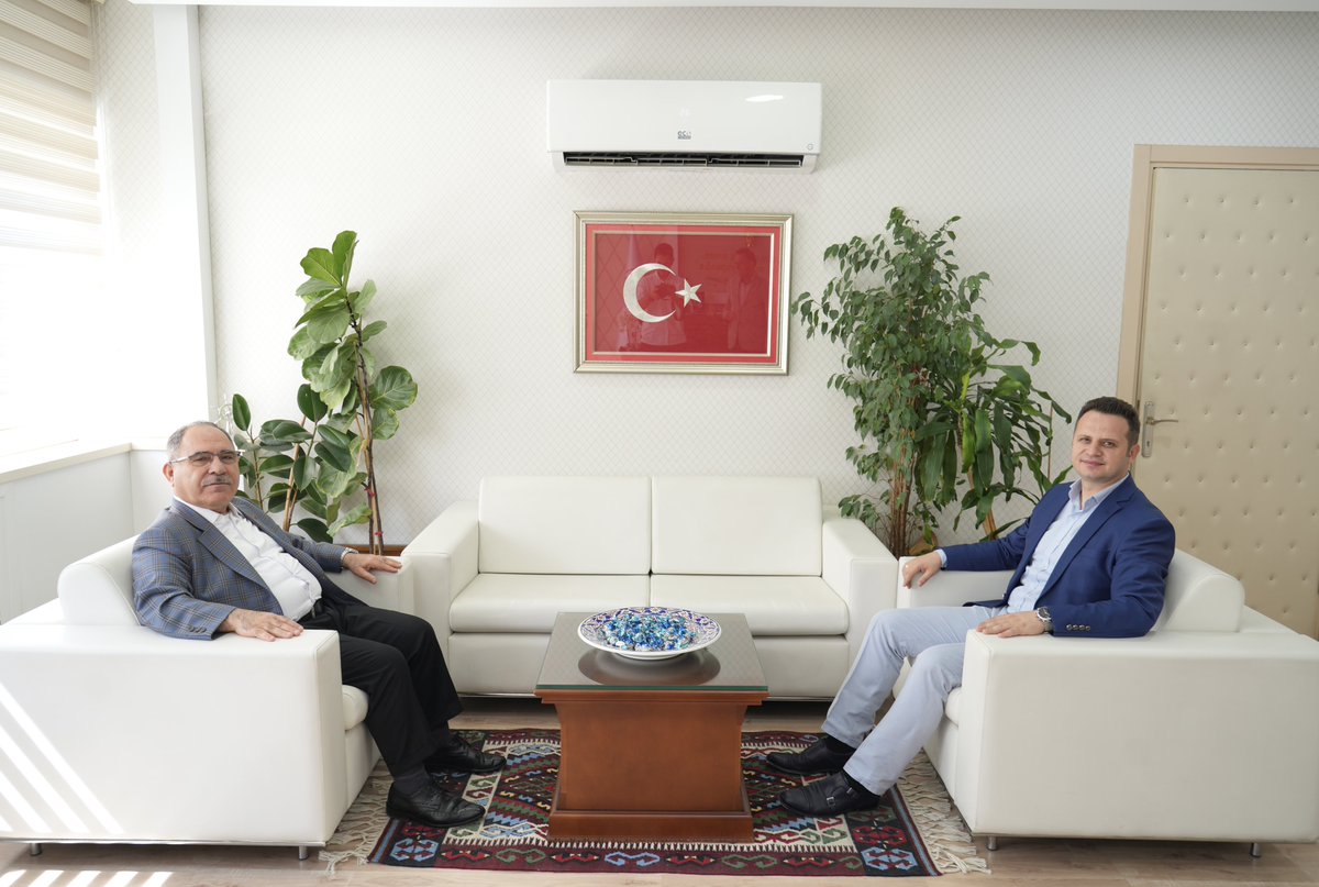 Muğla Çevre, Şehircilik ve İklim Değişikliği İl Müdürü Ömer BOLAT, Millî Eğitim Müdürümüz Emre ÇAY’ı ziyaret etti.

Ziyarette, kurumlar arası iş birliği ve eğitim yatırımları üzerine istişarelerde bulunulurken, sürdürülebilir çevre bilinciyle yürütülen ortak çalışmalar