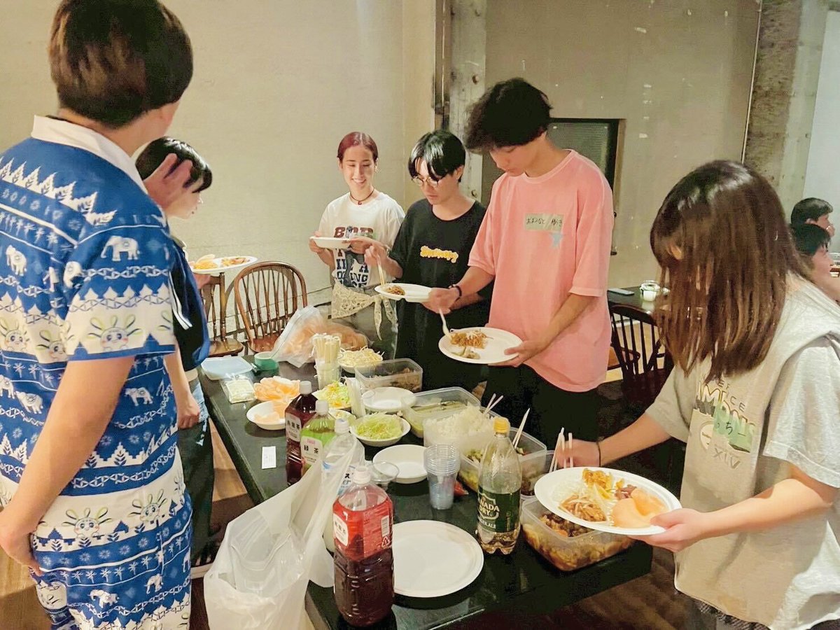 タイの魅力を語る夜
in 大阪を開催しました🇹🇭🎉

✅タイを知るタイクイズ
✅TABIPPO学生支部によるタイ旅トーク

タイ料理を囲みながら、タイのことを知り、楽しい交流のひとときを過ごしました😋