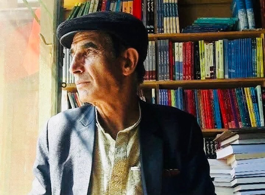 کتال نژند، امروز چشم از جهان فروبست و به دیار ابدی پیوست. مردی درویش، فروتن و دوستدار کتاب و فرهنگ که عمر پُربارش را در کتابداری، خدمت به فرهنگ و انسانیت سپری کرد. «کتال» از نام‌های‌ آشنا در کانون‌های فرهنگی و کتابخانه‌های کابل بود. خداوند او را بیامرزد و به خانواده‌اش صبر دهد.