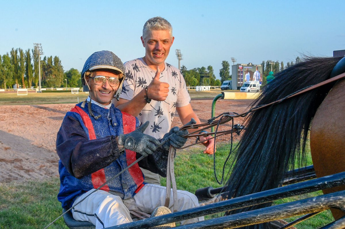 Equidia (@equidia) on Twitter photo 5โฃ4โฃ3โฃ3โฃ jours que Serge Peltier n'avait plus remportรฉ un Groupe (c'รฉtait le 16 aoรปt 2010 dans le Grand Prix du Trotting - Gr.3 ร Divonne-les-Bains).
Il a mis fin ร cette sรฉrie ce mardi soir en dรฉcrochant le Grand Prix du Conseil Municipal (Gr.2) ร <a href="/HippodromeVichy/">Hippodrome de Vichy</a> avec Harmony 5โฃ4โฃ3โฃ3โฃ jours que Serge Peltier n'avait plus remportรฉ un Groupe (c'รฉtait le 16 aoรปt 2010 dans le Grand Prix du Trotting - Gr.3 ร Divonne-les-Bains).
Il a mis fin ร cette sรฉrie ce mardi soir en dรฉcrochant le Grand Prix du Conseil Municipal (Gr.2) ร <a href="/HippodromeVichy/">Hippodrome de Vichy</a> avec Harmony