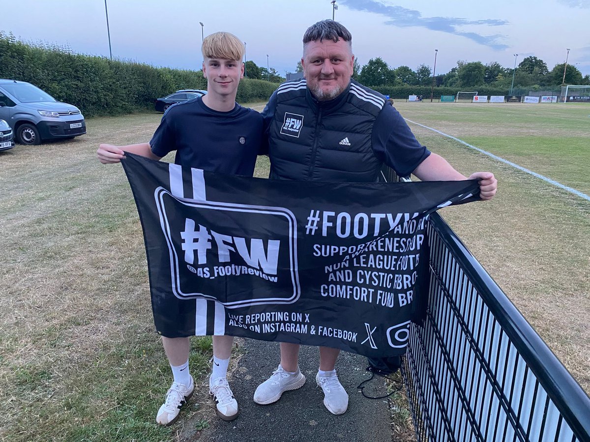 Always good to get the #FWFlag out… love watching non league as much as I do helping to spread awareness for <a href="/cfcf_bristol/">CFComfortFundBristol</a> 🤍 great to catch up with my mucker <a href="/DeclanHynds/">Declan Hynds</a> aswell last night…. Absolutely cracking lad, Shepton through and through.. 🙌🏼⚽️ #FW #SupportingCF