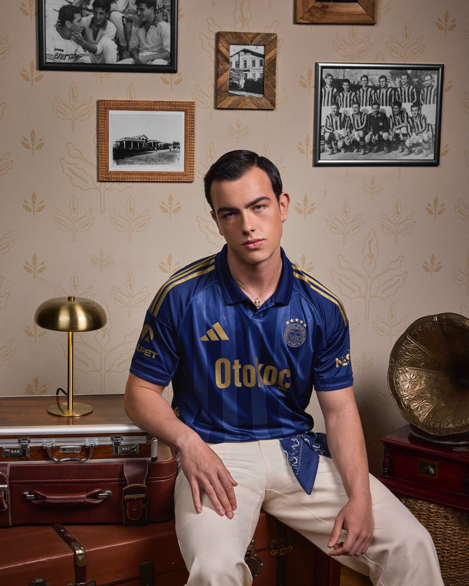 Geçmişin altın sayfalarından ilhamla, geleceğin zaferlerine yürüyoruz. 

Bu forma ise o yolculuğun ta kendisi!

Fenerbahçe 25/26 üçüncü forma şimdi satışta!​
#BizeEmanet💛💙 

🔗 bit.ly/4nzaupe