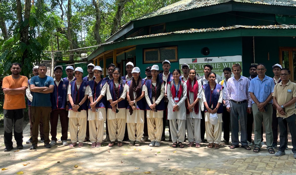 wti_org_india's tweet image. 20 graduate students from JDSG College who are also NSS volunteers, were recently oriented on flood response by @kaziranga_ NPTR & WTI teams at the Centre for Wildlife Rehabilitation and Conservation (CWRC), which is jointly run by WTI, Assam Forest Dept @ifawglobal
#FloodRelief