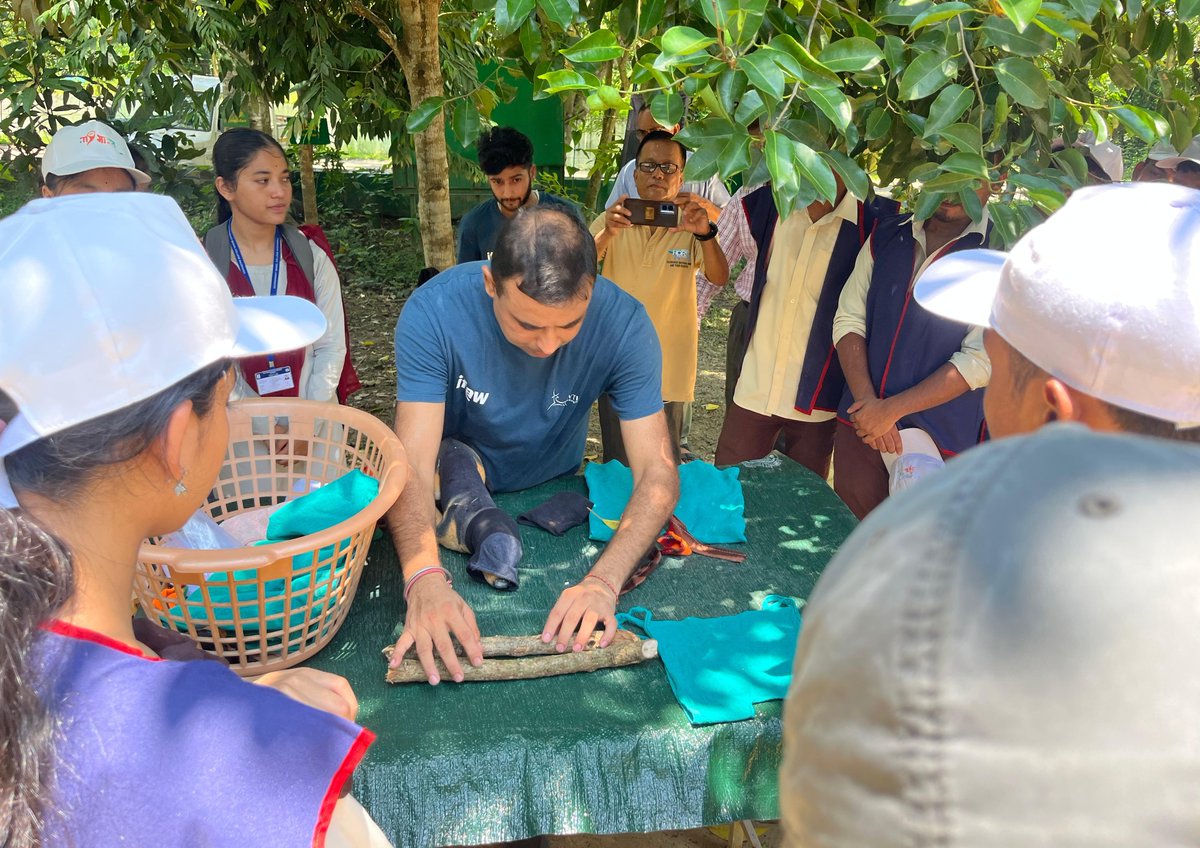 wti_org_india's tweet image. 20 graduate students from JDSG College who are also NSS volunteers, were recently oriented on flood response by @kaziranga_ NPTR & WTI teams at the Centre for Wildlife Rehabilitation and Conservation (CWRC), which is jointly run by WTI, Assam Forest Dept @ifawglobal
#FloodRelief