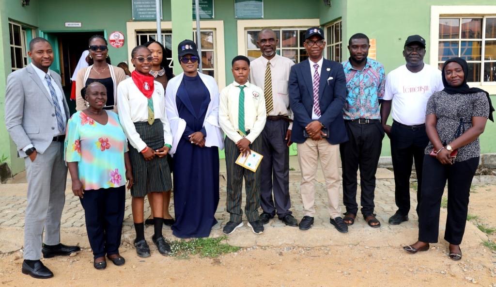 officialEFCC's tweet photo. Embrace Integrity, Olukoyede Urges Students
 
The Executive Chairman of the Economic and Financial Crimes Commission, EFCC, Mr. Ola Olukoyede has charged students in the country to shun all forms of economic and financial crimes and embrace a life of integrity for a fulfilling future.
 
He gave the charge recently during the induction of students of Excellent Kiddies Academy, Bwari, Abuja into EFCC’s Integrity Club.
 
Represented by the Head of the Interface Unit of the Public Affairs Department of the EFCC, Assistant Commander of the EFCC I, Tony Orilade, Olukoyede emphasized the importance of moral uprightness among young people, urging them to surround themselves with individuals who uphold integrity and positive values.
 
“To secure a brighter future, you must get it right from the beginning. Surround yourself with good people, friends and acquaintances that will help you grow in wisdom and integrity,” he said.
 
While warning them against associating with individuals involved in financial crimes, he stated that negative influence from such people could draw them to criminal behaviours and that could in turn, earn them grave consequences.
 
“Anyone who engages in financial crimes is on a path that leads to jail. Once convicted, such a person becomes an ex-convict and loses the opportunity to hold any public office in Nigeria. That is a heavy price to pay for associating with the wrong crowd,” he said.
 
Olukoyede further stated that the project of inaugurating EFCC’s Integrity Club in primary and secondary schools was part of the Commission’s policy of “catching them young,” which is about nurturing children to be ambassadors of integrity in their homes, schools, communities, and the country at large.
 
Also speaking at the event, the Head of Enlightenment and Reorientation Unit of the Commission, Assistant Commander of the EFCC II, Aisha Mohammed, enlightened the children on the functions and activities of the EFCC. She encouraged them to be honest, disciplined, and upright in their daily lives, noting that integrity is a crucial ingredient for success.
 
“Youths must understand that honesty and integrity are values that never go out of fashion. They open doors and keep you on the right path in life,” she said.
 
The highlight of the induction ceremony was a quiz competition that dwelt on EFCC and its operations. Two students, Glory Okinbaliyi and Divine Oyaniyi Bimbola emerged winners and were rewarded with android smartphones.
 
In his vote of thanks, the Integrity Club Master of the school, Mr. Gbenga Jatau, expressed appreciation to the EFCC Chairman and management his team for bringing the club to the school.
 
“On behalf of the management, staff, and students of Excellent Kiddies Academy, I extend our heartfelt gratitude to the EFCC Chairman for this great honour. We applaud the Commission’s unwavering commitment to fighting all forms of economic and financial crimes and building a better Nigeria,” he said.