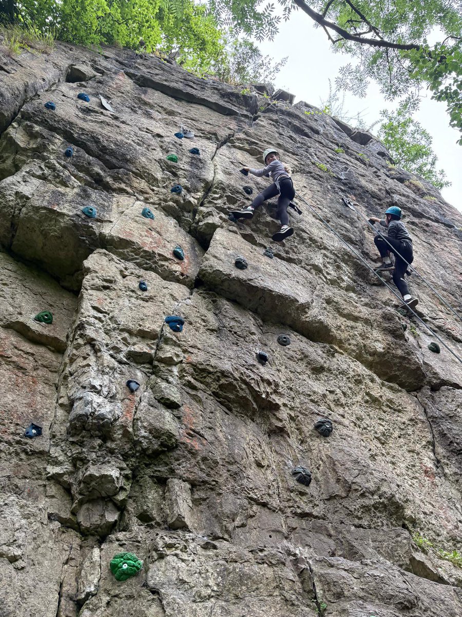 TeamMarton's tweet photo. Rock climbing this morning 🧗‍♂️🧗‍♀️ https://t.co/9wWpfd3DiB