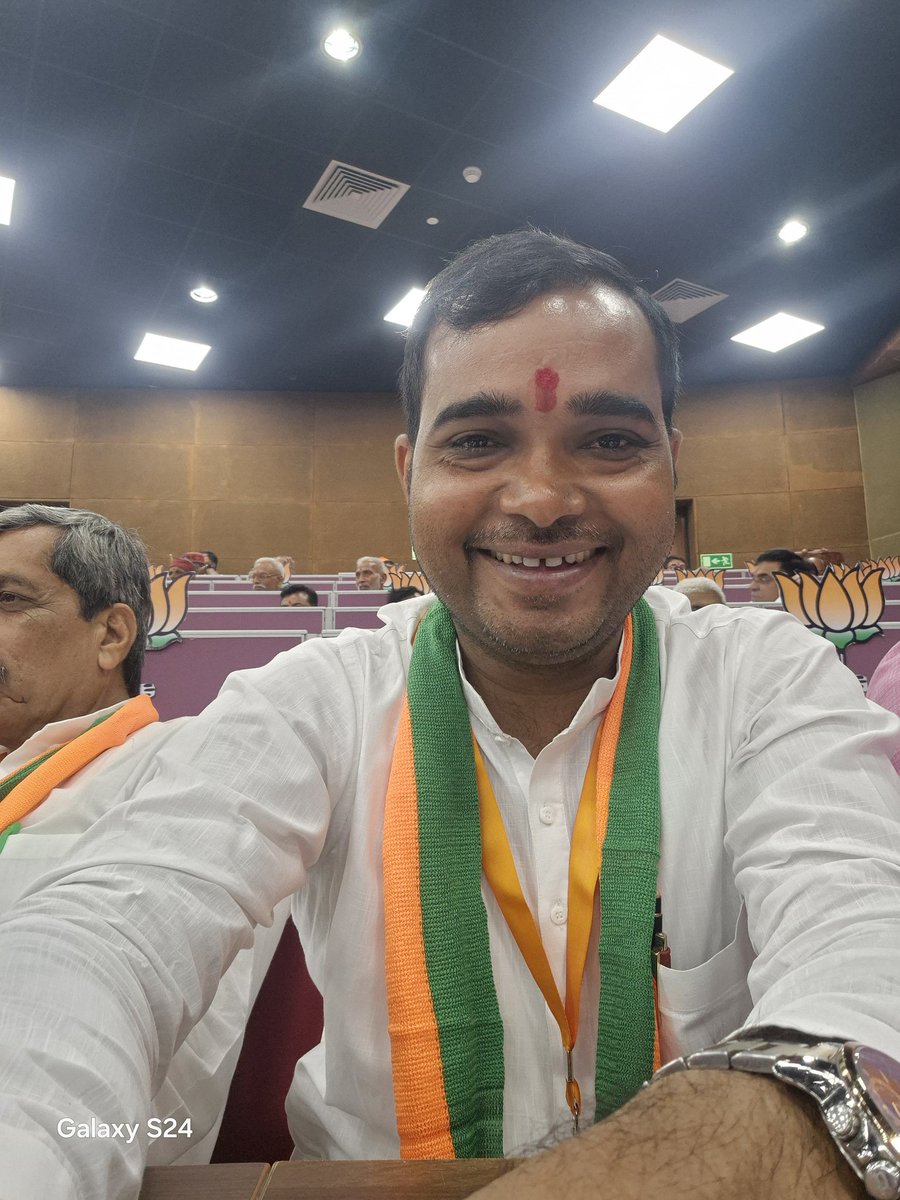 Rajnish Kumar 🇮🇳(Modi ka Parivar) (@rajnishkr4bjp) on Twitter photo पटना के ज्ञान भवन में <a href="/BJP4Bihar/">BJP Bihar</a> प्रदेश अध्यक्ष डॉ <a href="/DilipJaiswalBJP/">Dr Dilip Jaiswal 🇮🇳</a> जी की अध्यक्षता में आयोजित प्रदेश कार्यसमिति बैठक में शामिल हुआ।मुख्य अतिथि देश के यशस्वी रक्षामंत्री श्री <a href="/rajnathsingh/">Rajnath Singh</a> जी ने बैठक को संबोधित किया।बैठक में बिहार प्रभारी श्री <a href="/TawdeVinod/">Vinod Tawde</a>जी भी उपस्थित थे। पटना के ज्ञान भवन में <a href="/BJP4Bihar/">BJP Bihar</a> प्रदेश अध्यक्ष डॉ <a href="/DilipJaiswalBJP/">Dr Dilip Jaiswal 🇮🇳</a> जी की अध्यक्षता में आयोजित प्रदेश कार्यसमिति बैठक में शामिल हुआ।मुख्य अतिथि देश के यशस्वी रक्षामंत्री श्री <a href="/rajnathsingh/">Rajnath Singh</a> जी ने बैठक को संबोधित किया।बैठक में बिहार प्रभारी श्री <a href="/TawdeVinod/">Vinod Tawde</a>जी भी उपस्थित थे।
