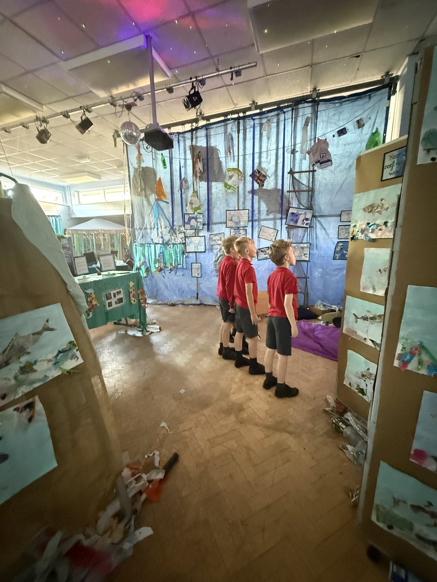 Year 3 have had a fantastic time exploring our exhibition! We are open again tonight 3.30-6 for any more visitors. 🌊