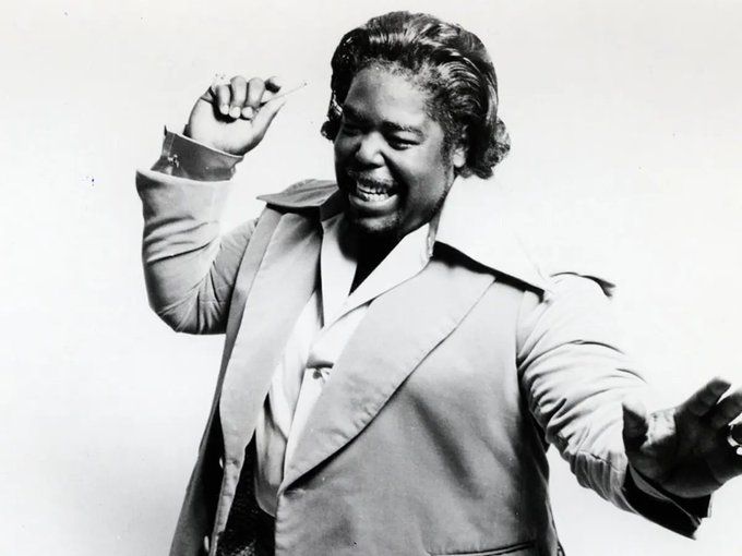 ProfesorJonk's tweet image. "Todo lo que tenía era la voluntad y el amor por la música. No podía leer música ni escribirla. Sin contactos, sin coche, sin dinero, sin fondos, sin ropa, sin nada".
Barry White.
Escuchar su voz y pensar en...
#Efemeride #BarryWhite #musica #sexo
youtube.com/watch?v=gWHkxq…