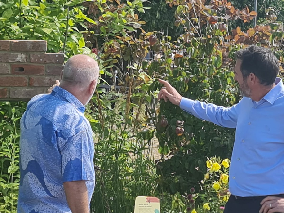 Action for Swifts (@afswifts) on Twitter photo On Monday our Director Henry Kenner was with <a href="/BillBailey/">Bill Bailey</a> over at RHS Hampton Court Palace, where we are part of the RHA/RSPB Swift Garden.🌻
Swipe across to see Bill Bailey admiring one of our AFS S Bricks!🧱
#rhshampton #rhshamptoncourt #swiftgarden #swiftbricks On Monday our Director Henry Kenner was with <a href="/BillBailey/">Bill Bailey</a> over at RHS Hampton Court Palace, where we are part of the RHA/RSPB Swift Garden.🌻
Swipe across to see Bill Bailey admiring one of our AFS S Bricks!🧱
#rhshampton #rhshamptoncourt #swiftgarden #swiftbricks