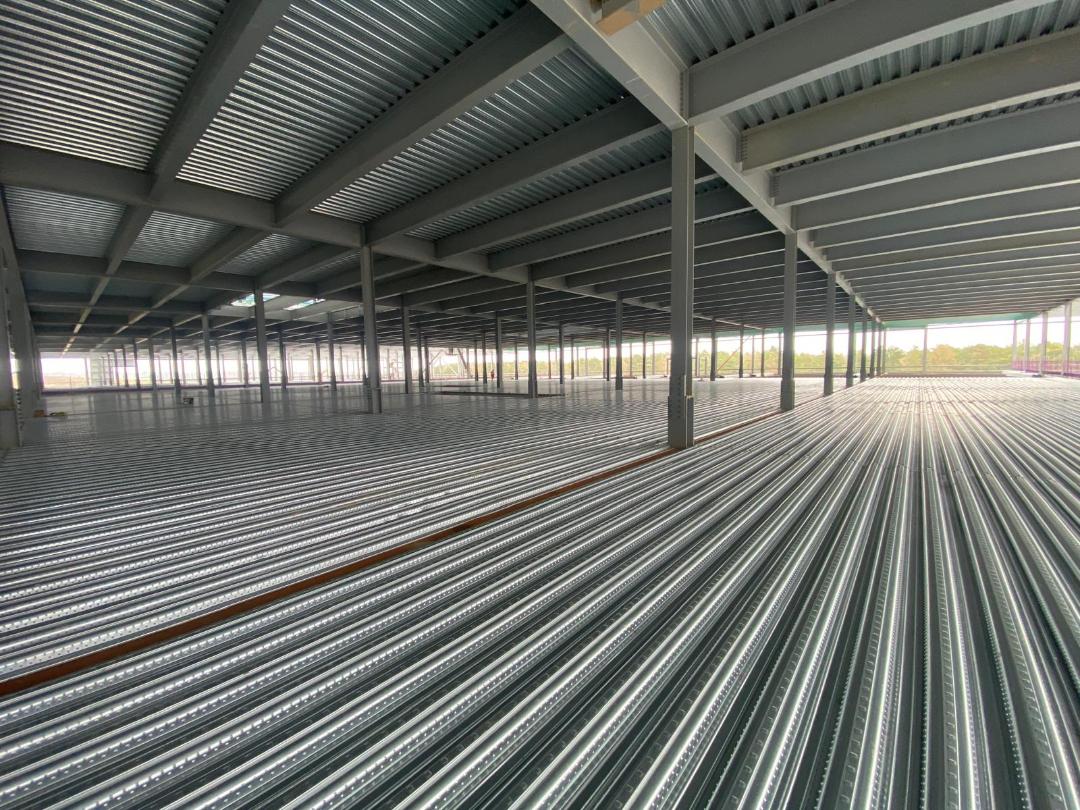 Our works at Corby are nearly complete, with just the link bridge to go. An extremely quick moving project,carrying out the detail, supply and install of - 60,000 m2 - Metfloor 60 90,000no.shear studs All materials manufactured in 🇬🇧 Well done to all at team NSD and supply chain.