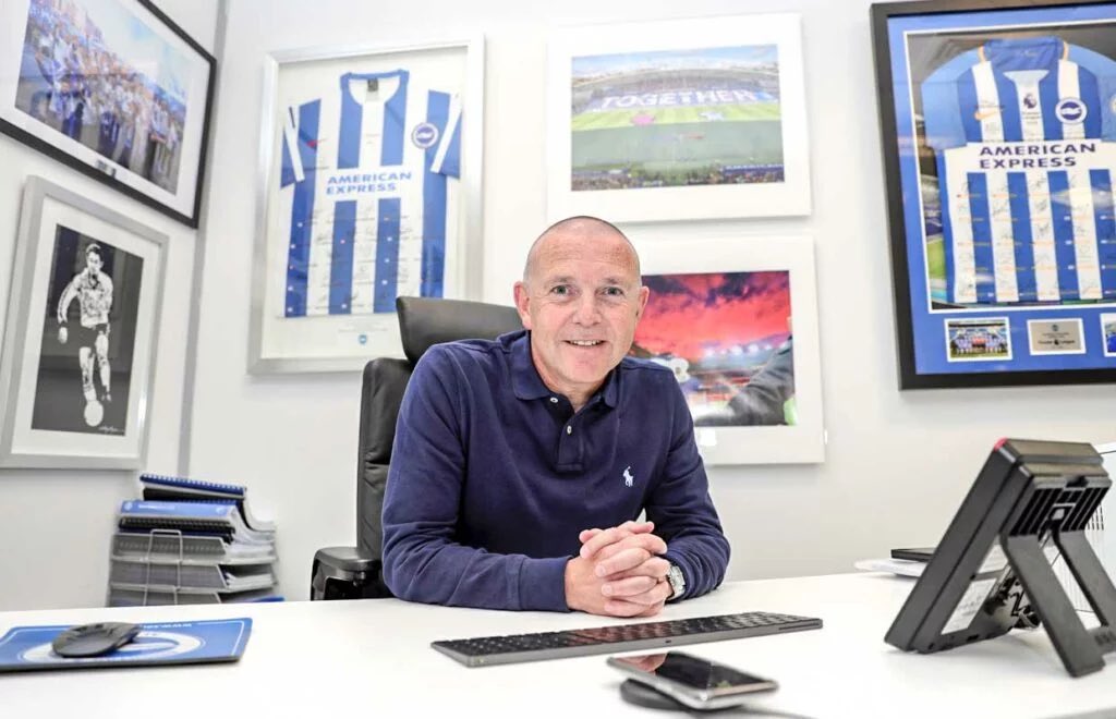 thegilbertros's tweet image. Fair play to #BHAFC on the shirt releases this week, the club kept it under wrapped for weeks and not been leaked or revealed online. Kudos.
I’m sure Barber must have a lot of signed NDA’s on this desk!