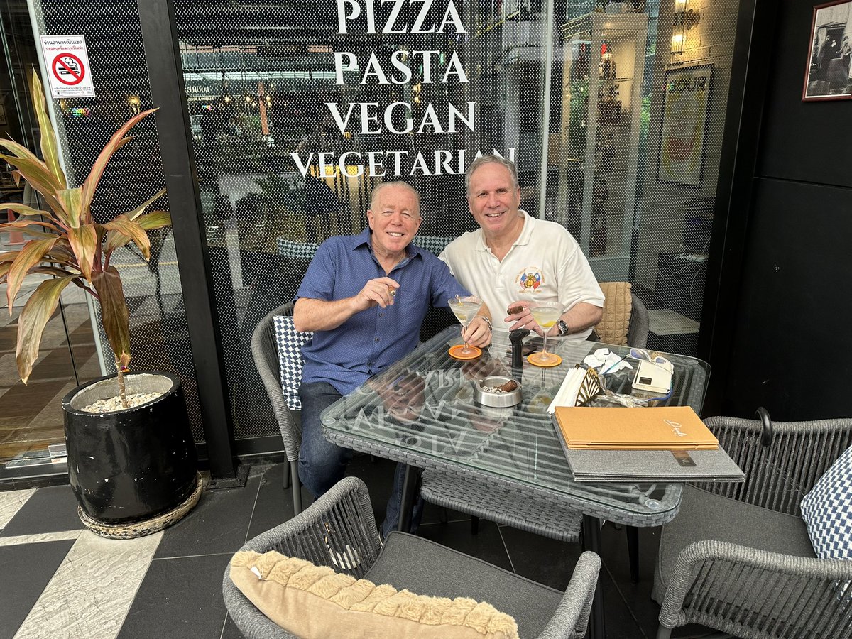 Some afternoons just start out wonderful with my friend Richard, a Beluga Martini and a cigar is heaven to me! Thank you Pauly for the Beluga <a href="/PaulMasa3/">Paul Masa</a>