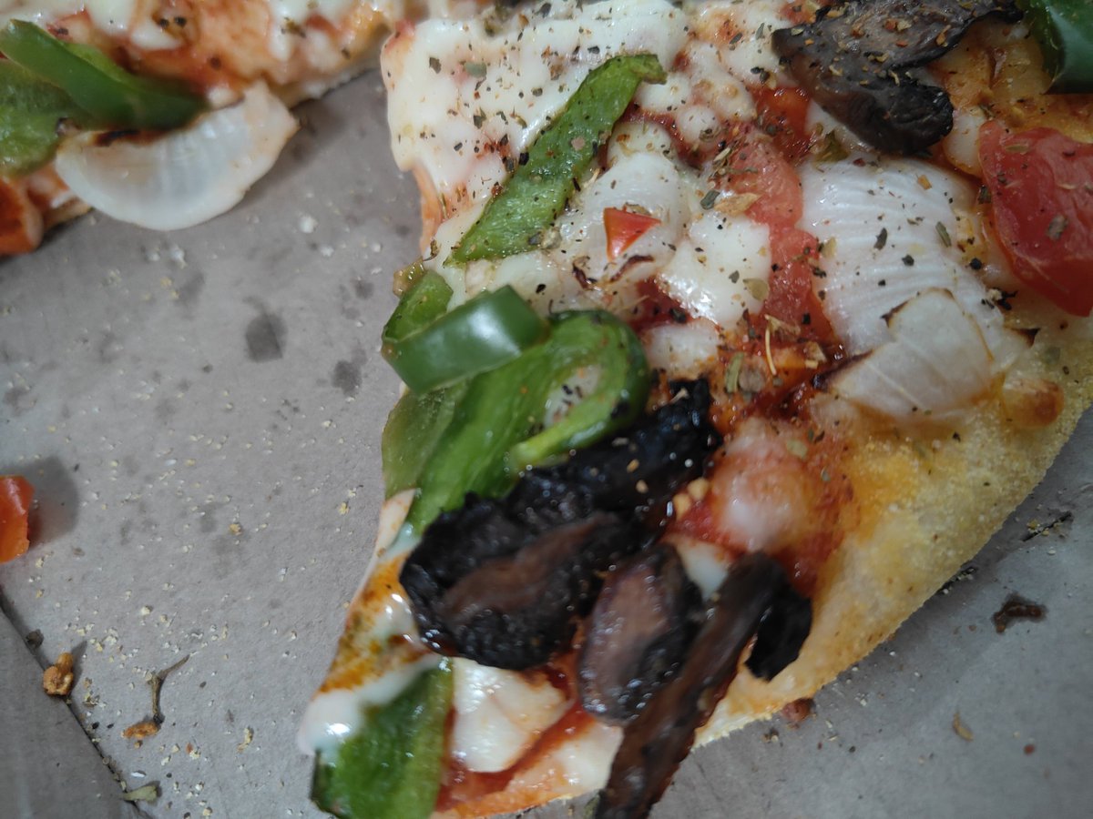AIHpurush's tweet photo. @dominos_india @dominos The items were burnt, pizza was stale. And I got food poisoning. The customer care Muhammad called and after listening to my problem abruptly cut the call. I want to raise a complaint on Dominos staff for such behaviour and negligence to health issues. https://t.co/FVMBUfruiB