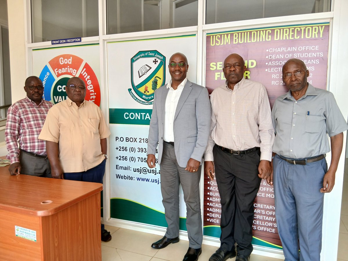 USJM_Official's tweet image. #Happening_Now: The University Top Management, led by the Vice-Chancellor, Rev. Fr. Dr. Deus Karemire welcomes Prof. Hassan Twinomurinzi, the Vice Dean of CBE on his courtesy visit to the university.
Prof. Hassan appreciated the University management for the warm welcome.