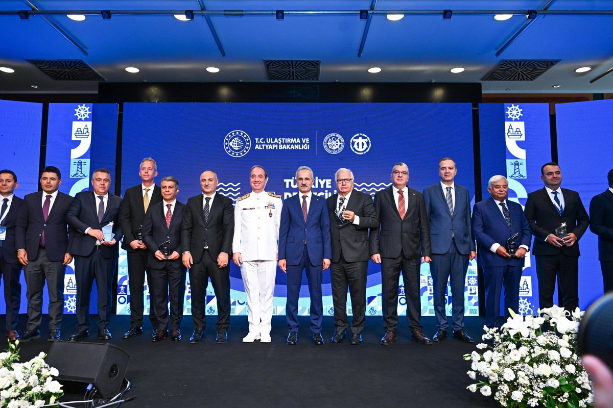 📍İstanbul

“Temiz Denizlerde Güvenli, Emniyetli ve Sürdürülebilir Denizcilik” temasıyla düzenlediğimiz 4. Türkiye Denizcilik Zirvesi’ni gerçekleştirdik.

Türkiye, Mavi Vatan’ında ve dünya denizlerinde lider bir denizci ülke olma yolunda emin adımlarla ilerliyor.

Denizcilik
