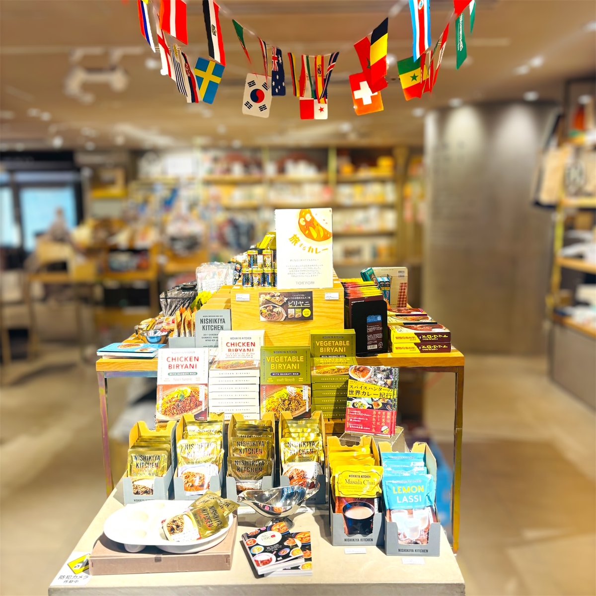 TOKYO3_'s tweet photo. 【新イベント #旅するカレー 】夏になると食べたくなる🥄旅気分になれるカレーを集めました🍛🌎新しい味の発見やお気に入りがきっと見つかるはず！みんなでシェアして食べ比べも楽しいですよ🌶ご来店お待ちしております！！ #トーキョーみっつ #カレー #レトルトカレー #ビリヤニ https://t.co/Zi3lyPRfyK