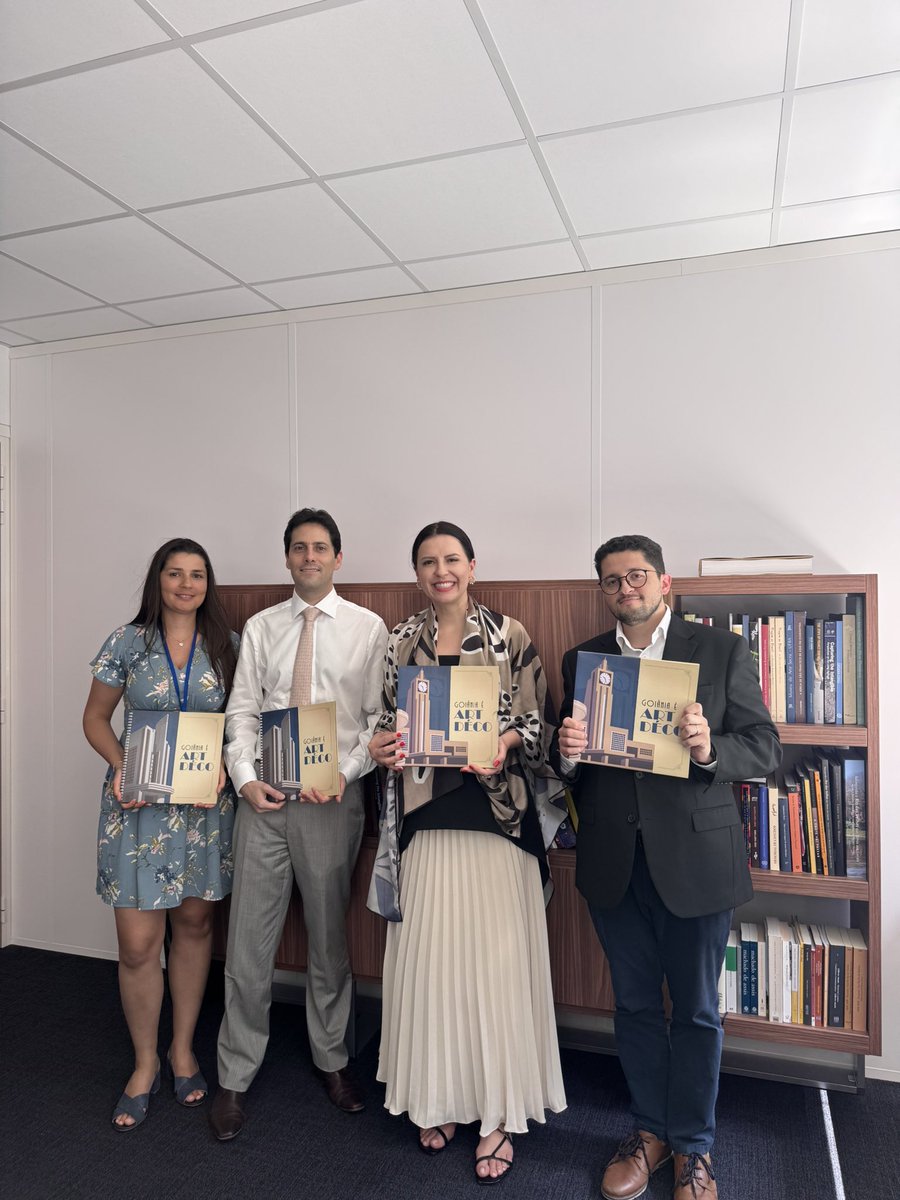 narciakelly's tweet photo. Também foi feito o convite para que um representante da Unesco participe de uma das atividades de celebração do Art Déco em Goiânia, O
Art Déco em Debate no mês de agosto , na liderança do prefeito Sandro Mabel. https://t.co/blx9jo816b