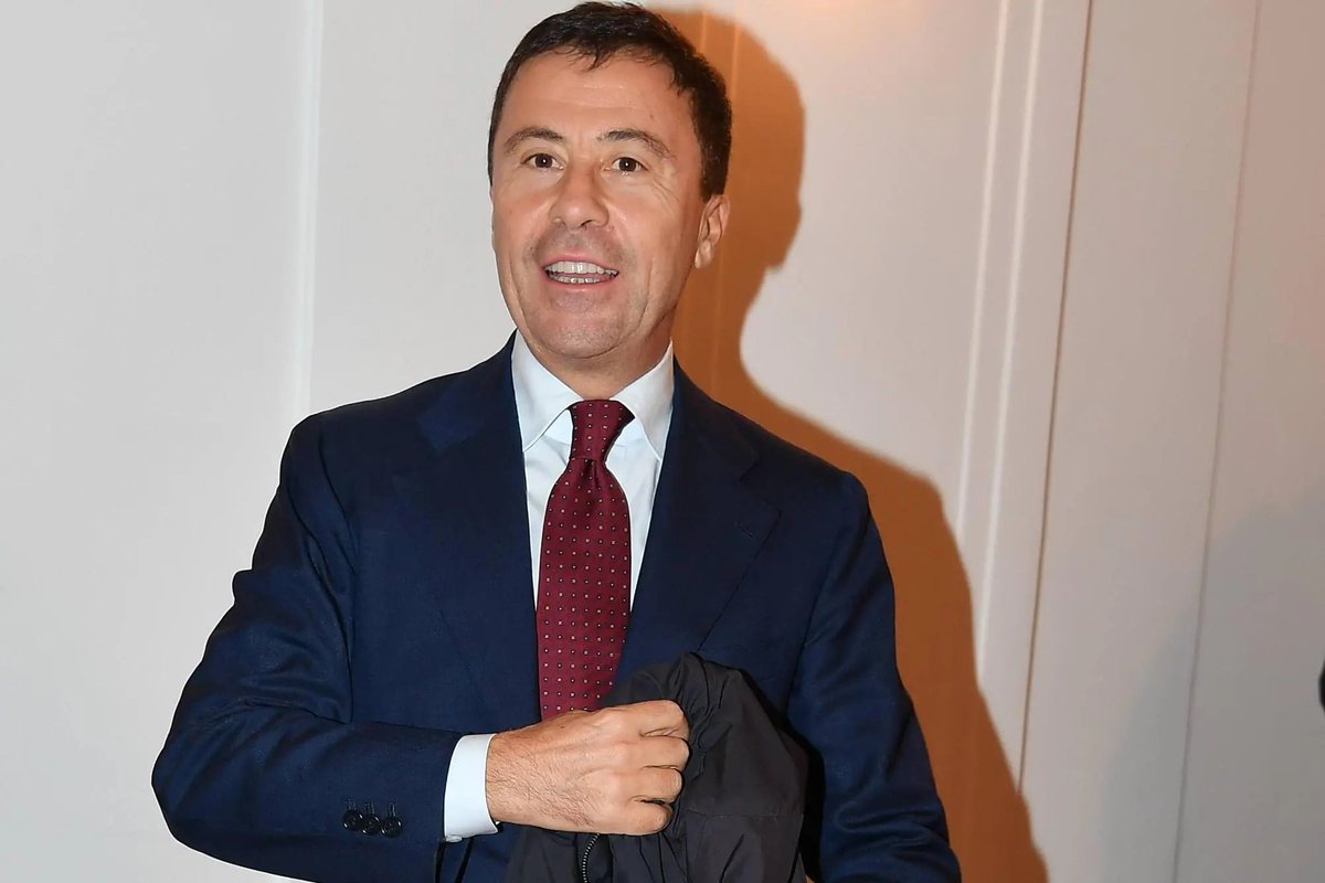 leo_cecchi91's tweet image. Italo Bocchino candida Giorgia Meloni al Nobel per l&apos;economia. 

Una  persona che per un anno ha continuato a proporre insistentemente  l&apos;emissione di &quot;Bot cinquantennali a bassissimo interesse&quot; come  soluzione ai problemi d&apos;Italia, senza sapere che tecnicamente era come…