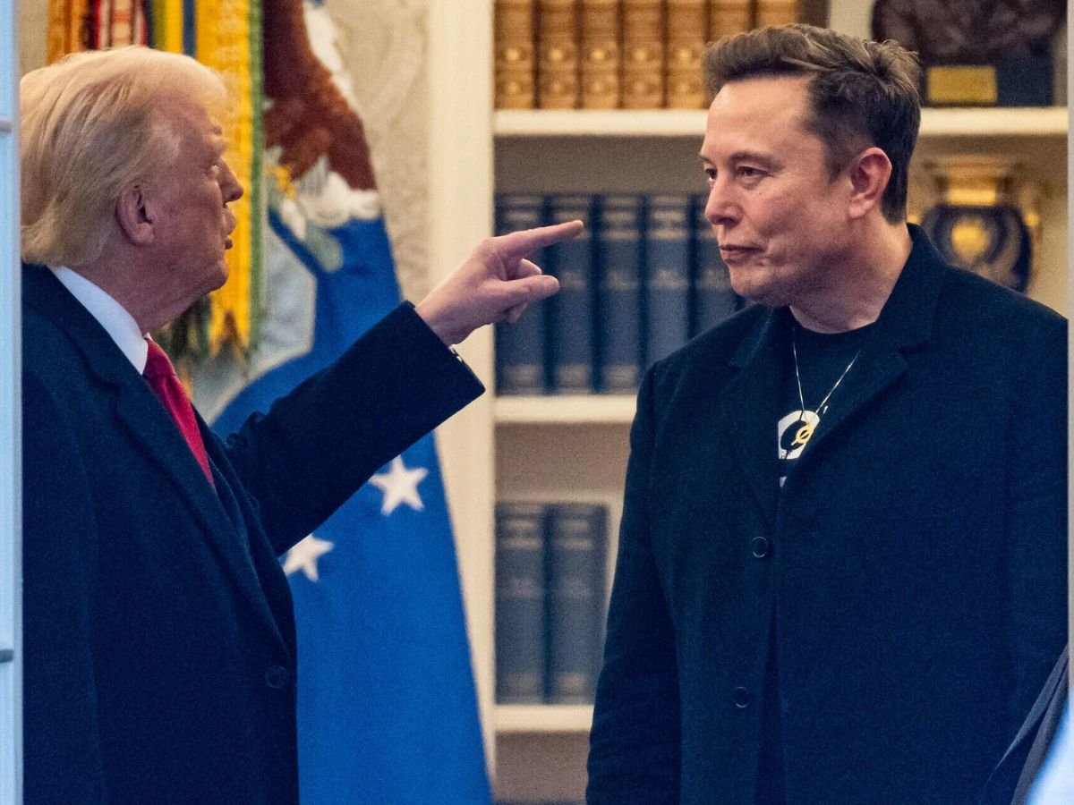 NewsX's tweet photo. Elon Musk Hits Back After Donald Trump Threatens To Deport Him: ‘So, So Tempting To Escalate’
Read more : https://t.co/TSovRhWGJb
#ElonMusk #DonaldTrump #DeportationThreat #TechVsPolitics #MuskResponds #USPolitics #SocialMediaClash https://t.co/PGBmJcZzp5