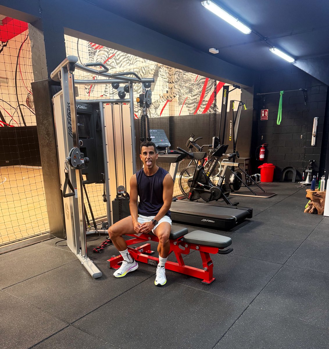 Loading …. 🔋 25/26 🔵⚪️