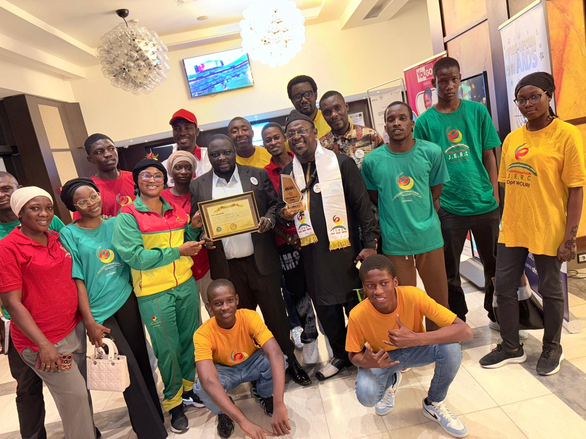 ErycJerc's tweet photo. Avec 61,7 % des voix, notre Fondatrice et Présidente nationale, Mme Cathy MEBA, a reçu le prix de l'Action Citoyenne lors des Afrik Inform Awards 2025. Absente, elle a été représentée par SM Mandengue et une délégation dynamique de JERCistes.
#JERC #PrixActionCitoyenne https://t.co/omiomcF9xH