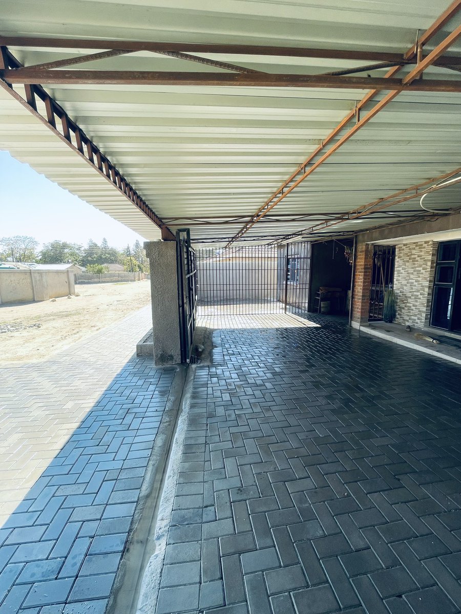 MasiluxeC's tweet photo. Paving to Perfection! 

Call/App ￼077 424 4380 to get a free quote

#masiluxecontractors #hollandpaver #DrivewayTransformation https://t.co/3n0jCKnbKP