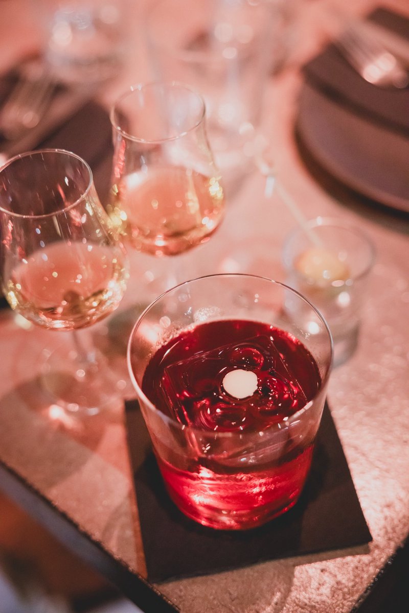Benen (@benenjameson) on Twitter photo Esa semana celebrábamos el cóctel ‘Charred Rose’ con base de Jameson Black Barrel que está dentro de los finales del concurso Jameson Hosts
<a href="/JamesonIreland/">Jameson Ireland</a> <a href="/Jameson_es/">Jameson España</a> Esa semana celebrábamos el cóctel ‘Charred Rose’ con base de Jameson Black Barrel que está dentro de los finales del concurso Jameson Hosts
<a href="/JamesonIreland/">Jameson Ireland</a> <a href="/Jameson_es/">Jameson España</a>