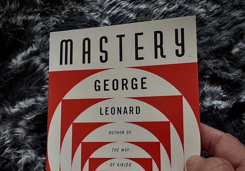ListenToThomas's tweet photo. Consistency beats intensity. Every time.
I’ve built mastery in business but in other areas, I’ve been coasting.
This book called me out. Hard.
Here’s what changed: https://t.co/cVVRFwPunP https://t.co/PEiNYc15Nc