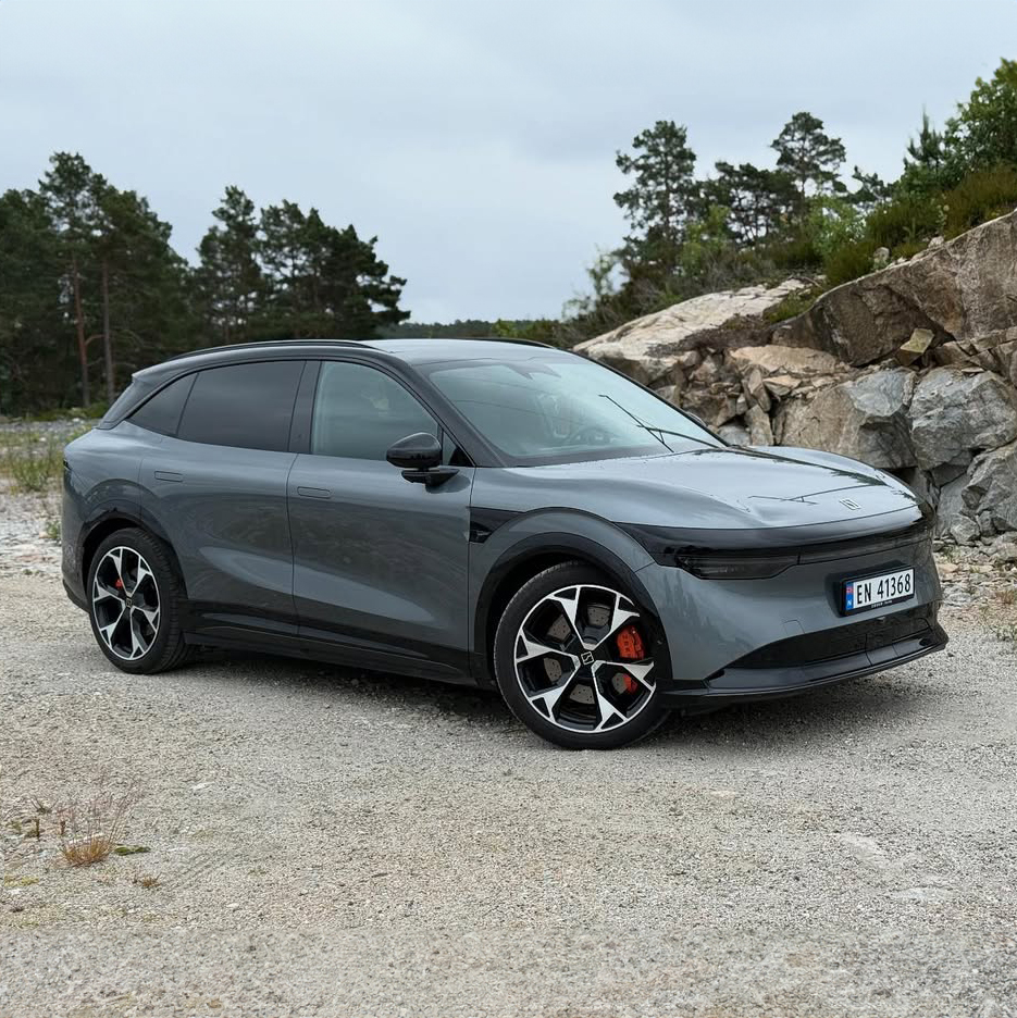Clean lines, next-gen details, and a design that speaks for itself.

Zeekr 7X, shot by Joachim Hovde (nybiltester.no)

–

Zeekr 7X Energy consumption (combined): 19,9 – 17,7 kWh/100km (WLTP); CO2 emissions (combined): 0 g.

#Zeekr #ZeekrEurope #Zeekr7X #EV #ZeekrTech