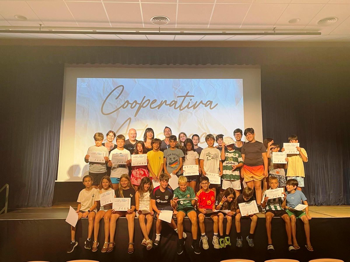 ajvacarisses's tweet photo. 🐄 Artesavaca, la cooperativa de 5è de l’escola Font de l’Orpina

🏫 L’han creada en el marc del Programa de cultura emprenedora a l’escola

#vacarisses #cueme #emprenedoria #culturaemprenedora https://t.co/HZpDQMF5Jc