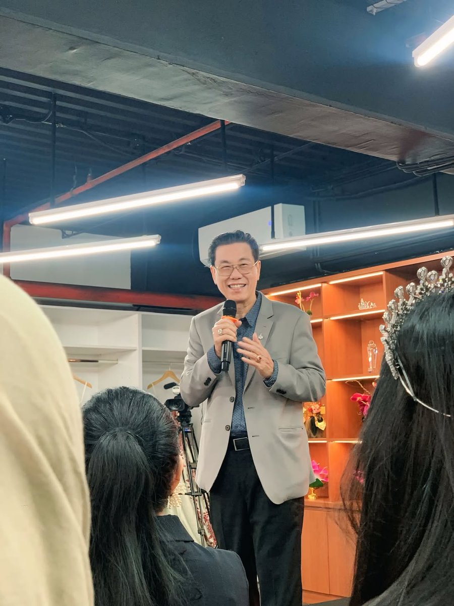 indopageants's tweet photo. Syukuran El John Academy Beauty Camp by EL JOHN PAGEANTS. Tersedia berbagai program pelatihan, seperti:

• Public Speaking
• MC Class
• Catwalk Class
• Personal Development Class
• Acting Class
• Beautypreneur
• Make Up Class

#eljohnpageants #eljohnacademy #indopageants https://t.co/LxxXR2cr9u