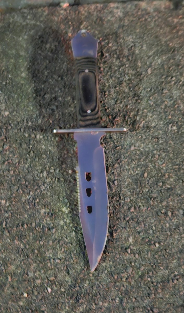 MerPolDogs's tweet image. After Matrix officers stopped a vehicle last night, a passenger made off carrying a knife. PD Poppy was up first, tracking the male to a garden and found him hiding. PD Yoko followed up and found the knife he'd ditched. Great teamwork! 🐾 #TeamWork #Arrested #WeaponRecovered