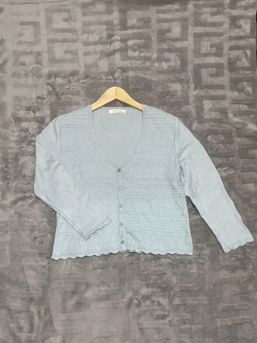chaaajasih's tweet photo. @jenoomou ini aku ada 

kemeja fit abu : 50k
knitwear krem : 65k
cardi crop sky blue : 50k
turtleneck coklat : 40k

no minus barang masih bagus
dm for detail😊 https://t.co/MGsGUfV5Pr